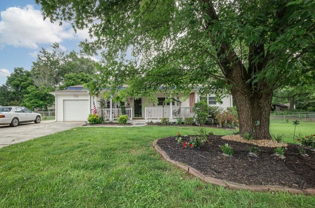 527 Main St, Hiram, GA 30141