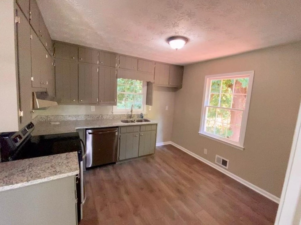 13 Gloster Rd, Lawrenceville GA  30044-6706 exterior