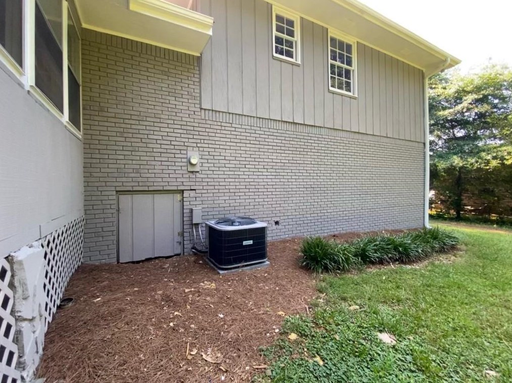 13 Gloster Rd, Lawrenceville GA  30044-6706 exterior