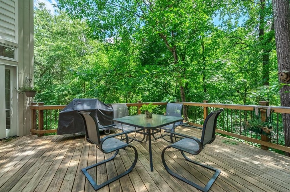4617 Woodland Brook Dr, Atlanta GA  30339-5368 exterior