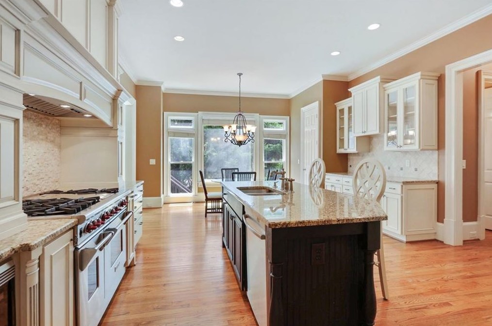 2862 Laurelgate Dr, Decatur GA  30033-1463 exterior