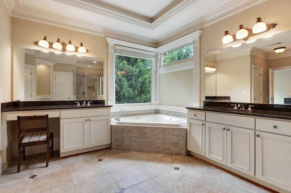 2862 Laurelgate Dr, Decatur GA  30033-1463 exterior