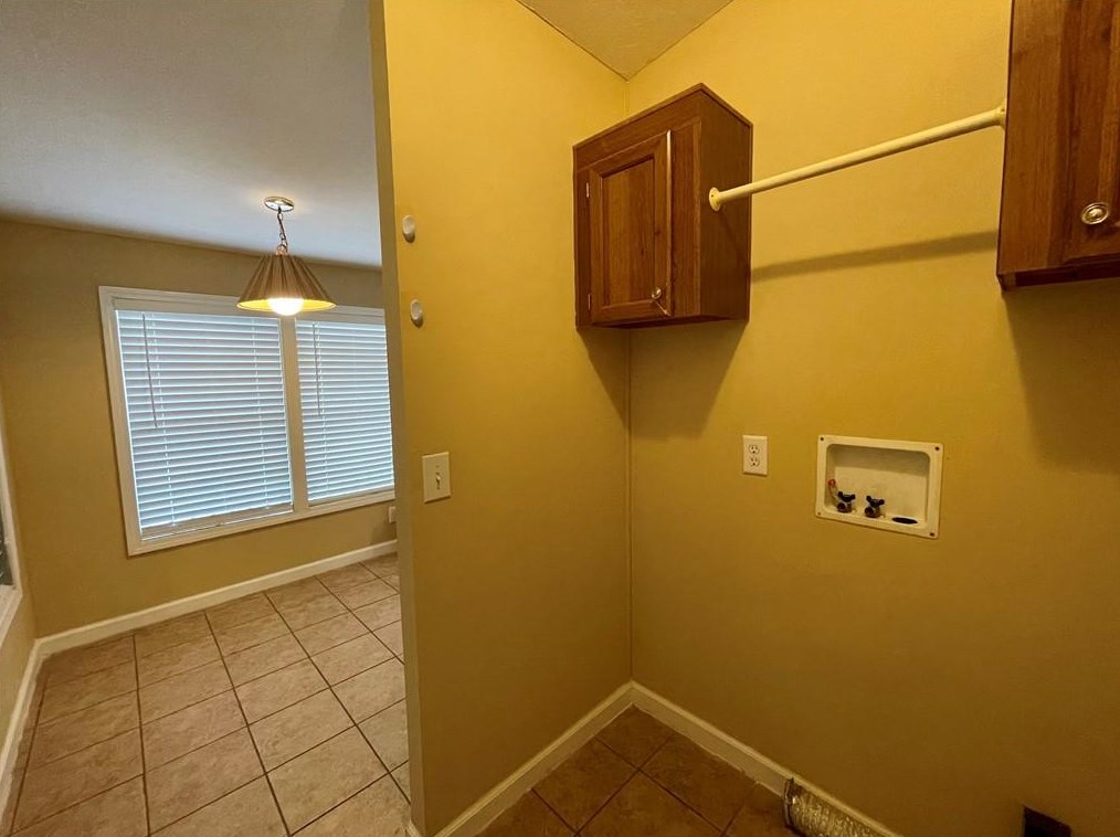 5251 Hog Mountain Rd, Flowery Branch, GA 30542-5020