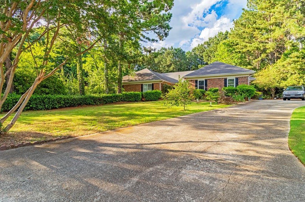 756 Oxford Ct, Lilburn, GA 30047