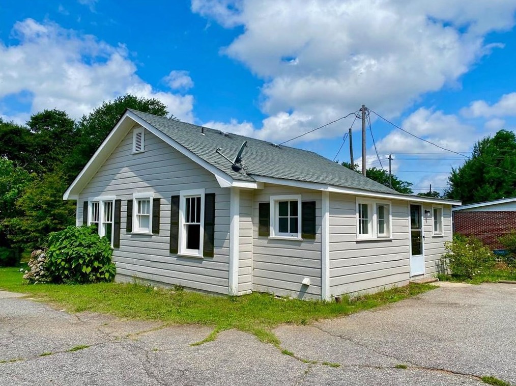 497 Spring St, Commerce, GA 30529