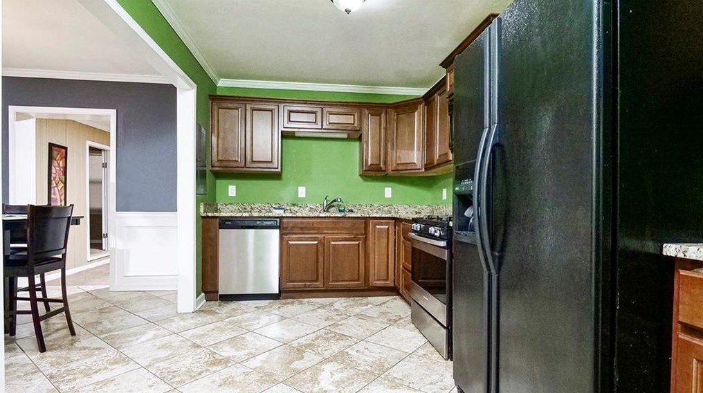 1925 Oak Valley Rd, Decatur GA  30035-1954 exterior