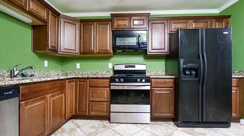 1925 Oak Valley Rd, Decatur GA  30035-1954 exterior