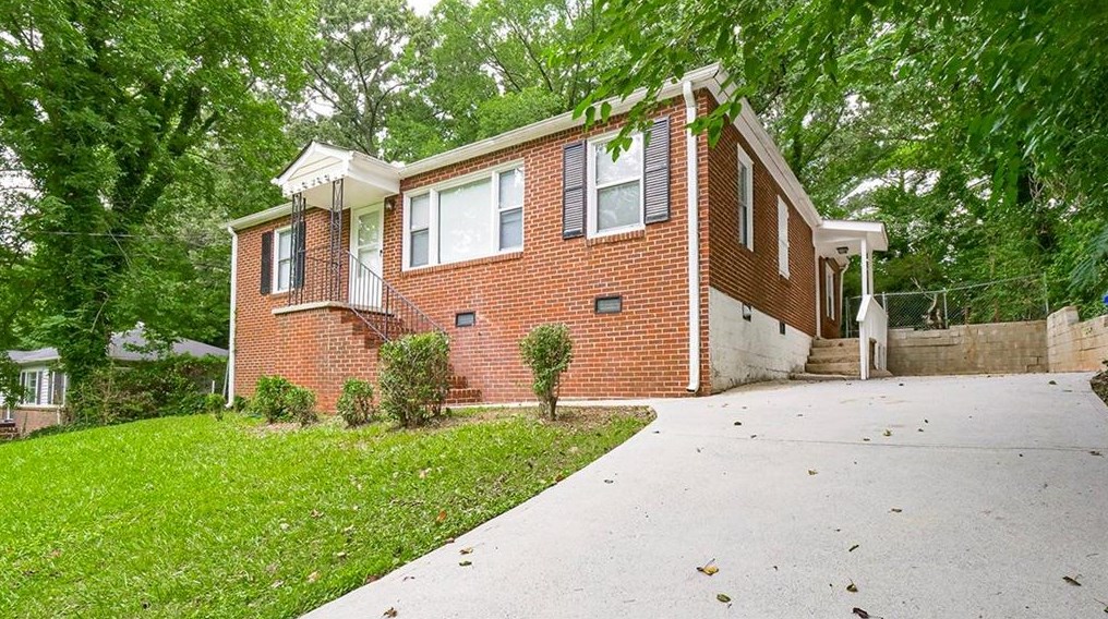 1925 Oak Valley Rd, Decatur GA  30035-1954 exterior