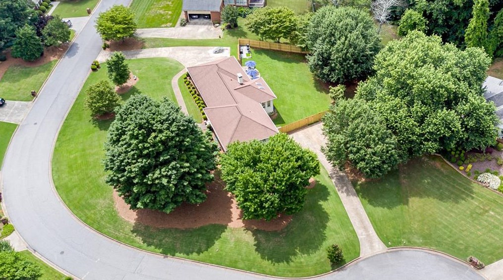 1075 Saddle Lake Ct, Roswell, GA 30076-4201