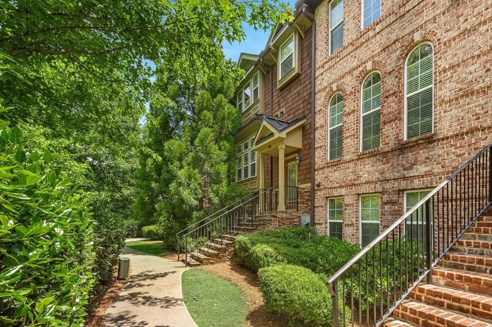 13 High Top Rd, Atlanta, GA 30328