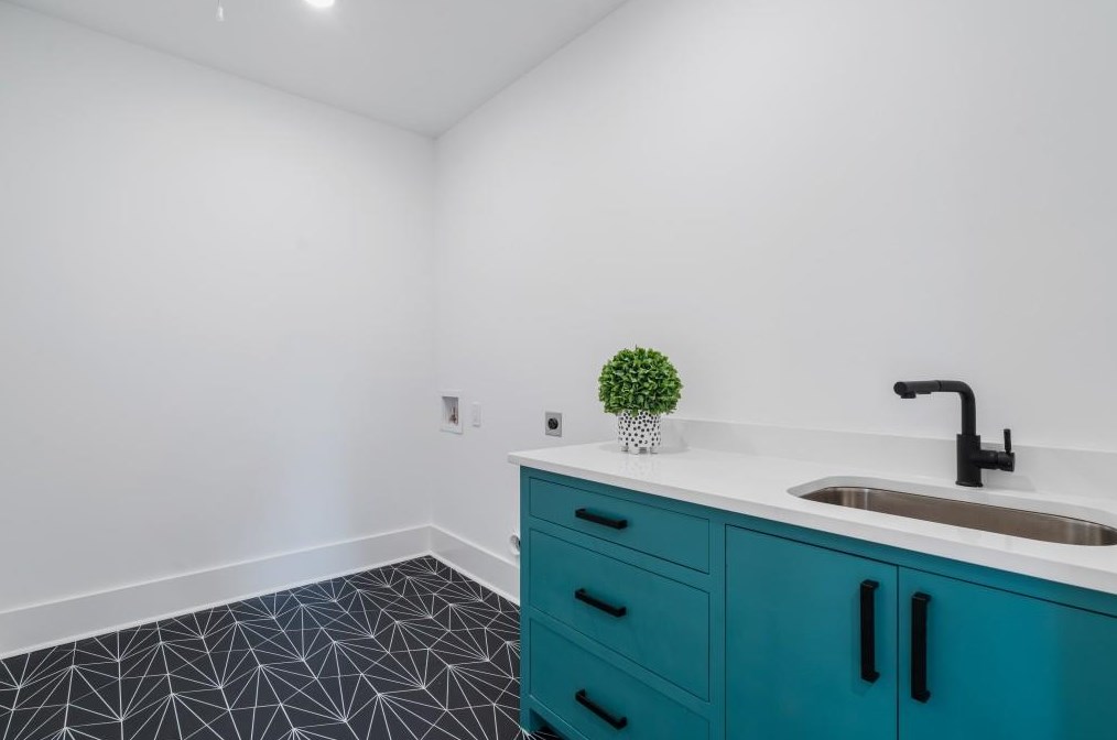 1232 Vista Valley Dr, Atlanta GA  30329-3452 exterior