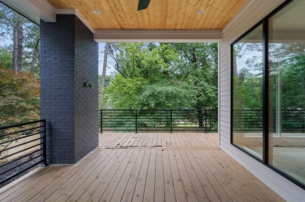 1232 Vista Valley Dr, Atlanta GA  30329-3452 exterior