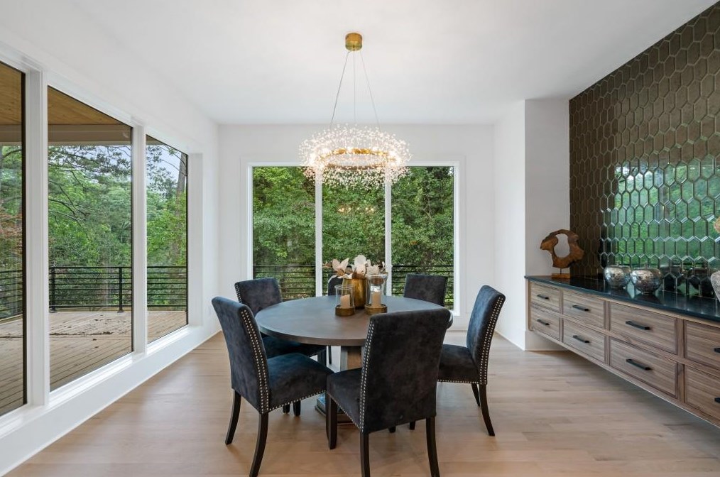 1232 Vista Valley Dr, Atlanta GA  30329-3452 exterior