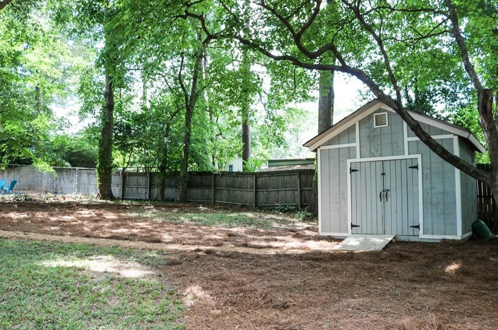 2348 Eastway Rd, Decatur GA  30033-5546 exterior