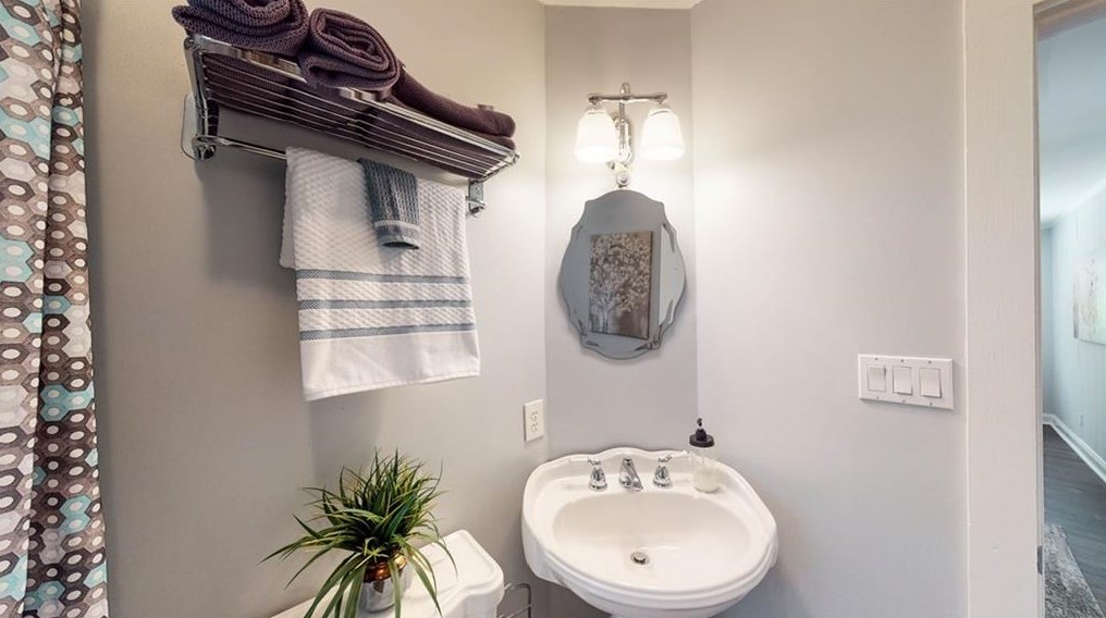 2348 Eastway Rd, Decatur GA  30033-5546 exterior