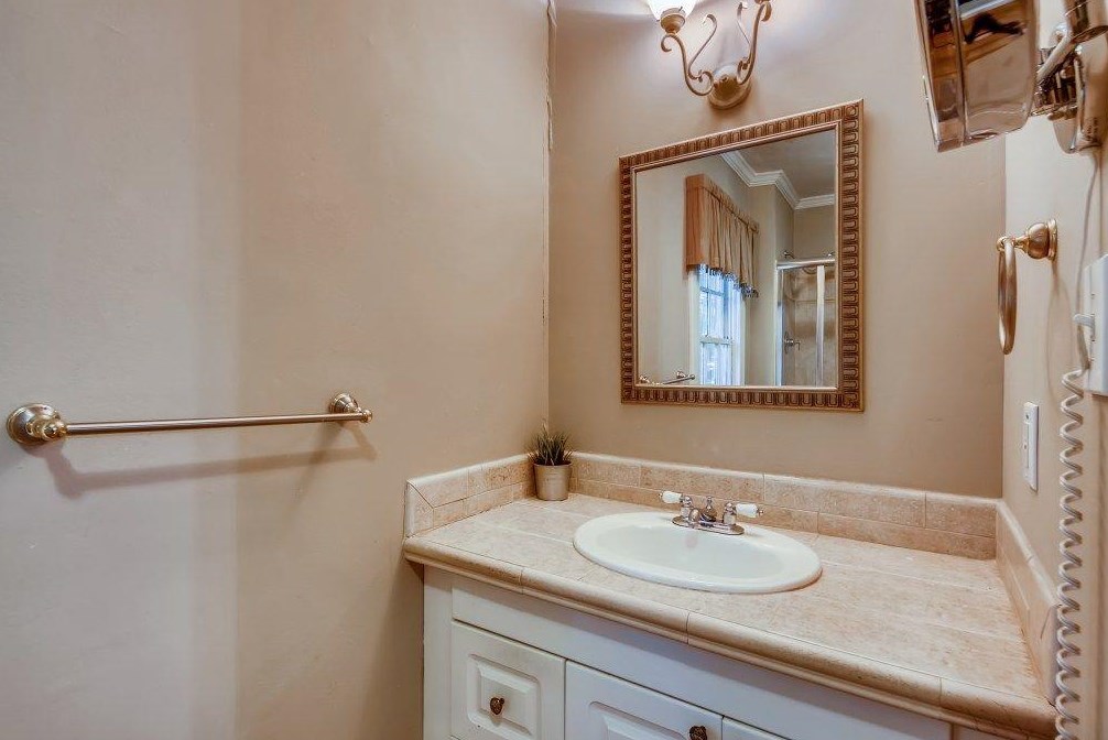 1038 Candler St, Decatur GA  30030-4464 exterior