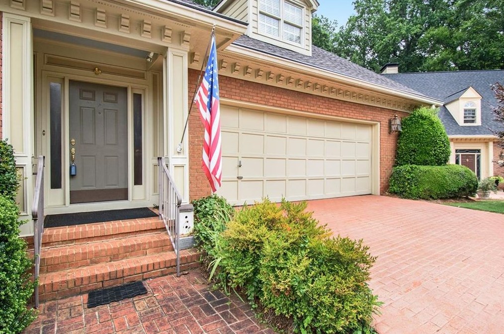 13 Downshire Cir, Decatur GA  30033-1437 exterior