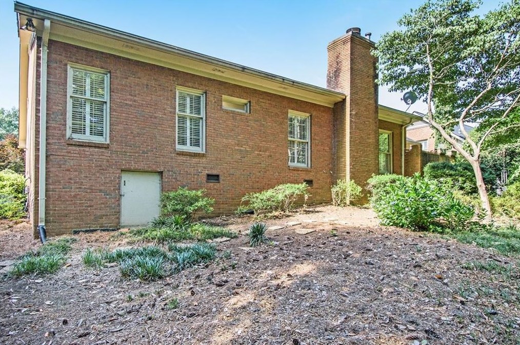 13 Downshire Cir, Decatur GA  30033-1437 exterior