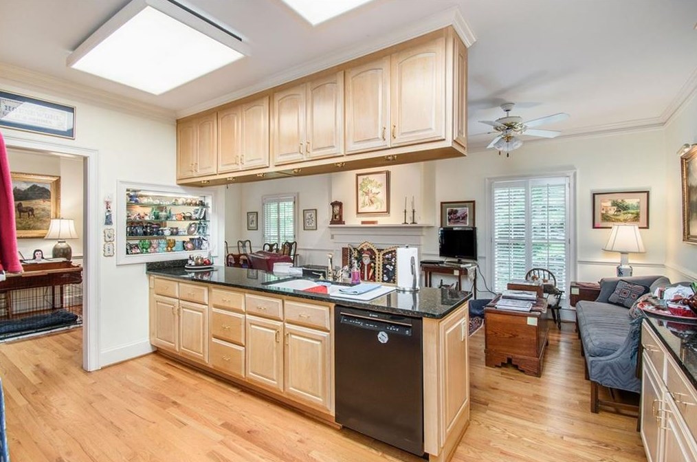 13 Downshire Cir, Decatur GA  30033-1437 exterior