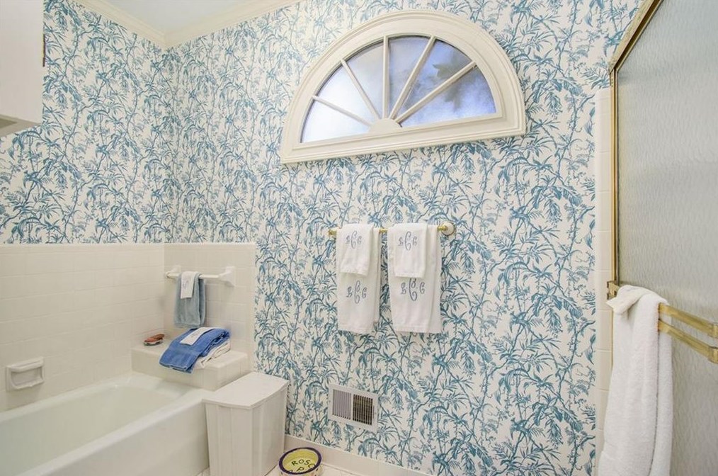 13 Downshire Cir, Decatur GA  30033-1437 exterior