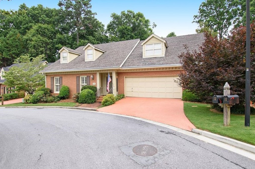 13 Downshire Cir, Decatur, GA 30033-1437