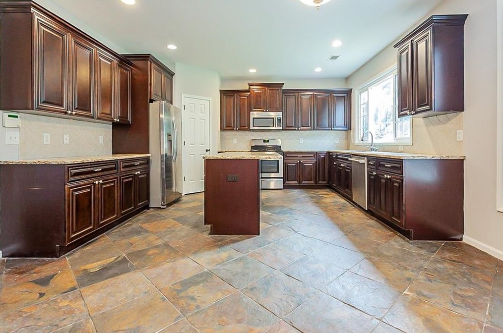 3252 Sandy Branch Ln, Buford, GA 30519