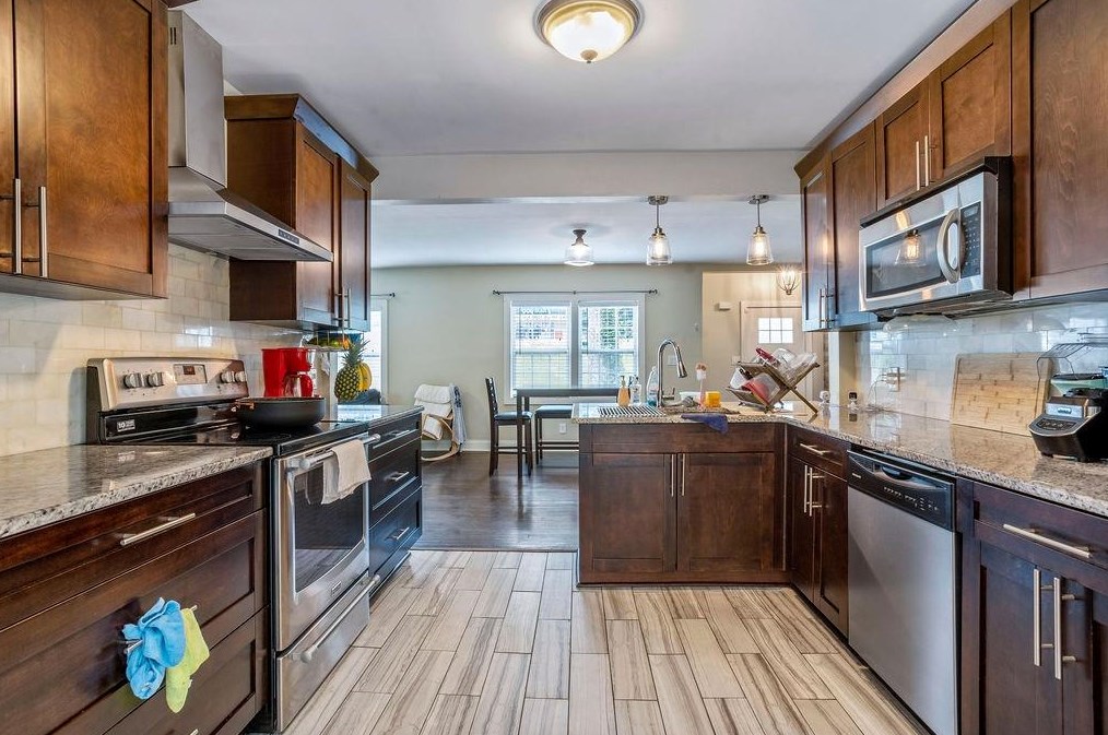 3266 Glenwood Rd, Decatur GA  30032-3226 exterior