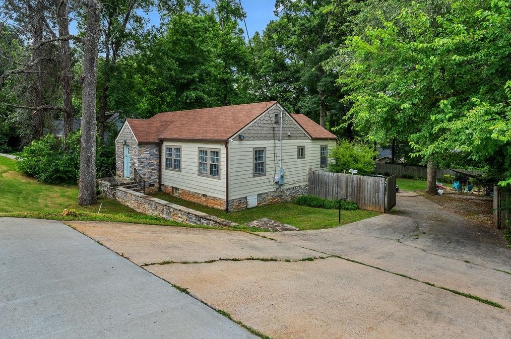 3266 Glenwood Rd, Decatur GA  30032-3226 exterior