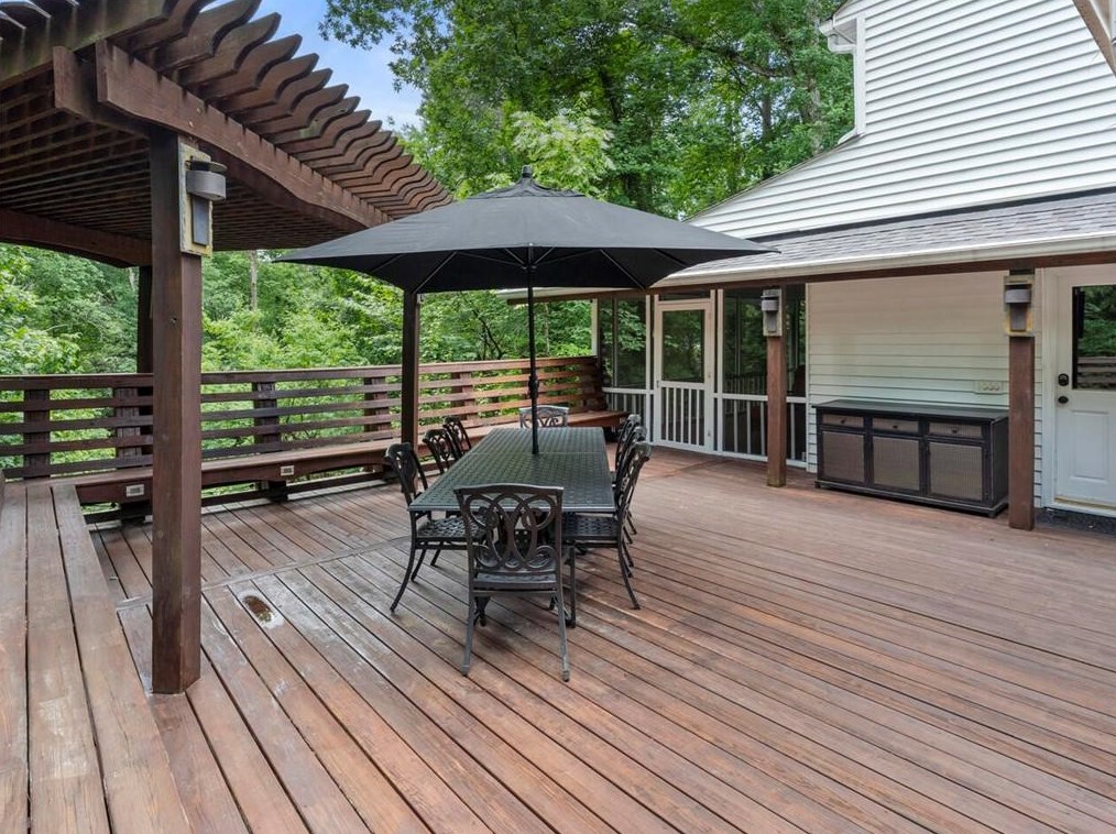 970 Winding Creek Trl, Atlanta GA  30328-2843 exterior