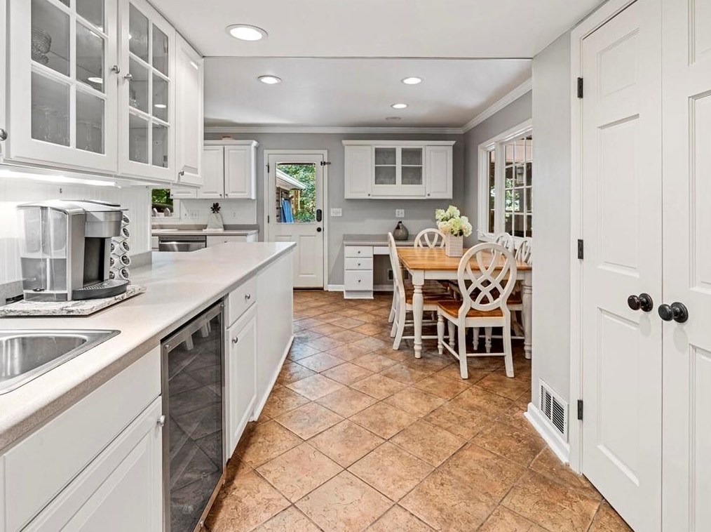 970 Winding Creek Trl, Atlanta GA  30328-2843 exterior