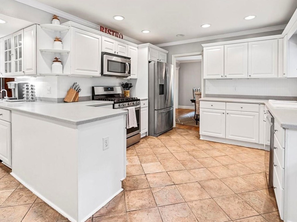 970 Winding Creek Trl, Atlanta GA  30328-2843 exterior