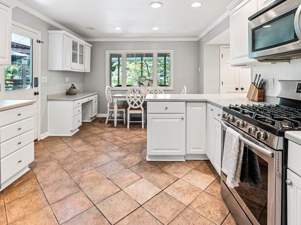 970 Winding Creek Trl, Atlanta GA  30328-2843 exterior