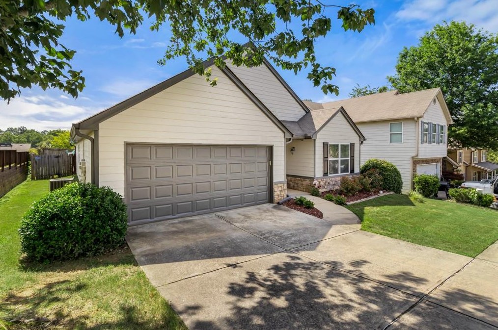 355 Meadow Vista Ln, Hoschton, GA 30548-2027