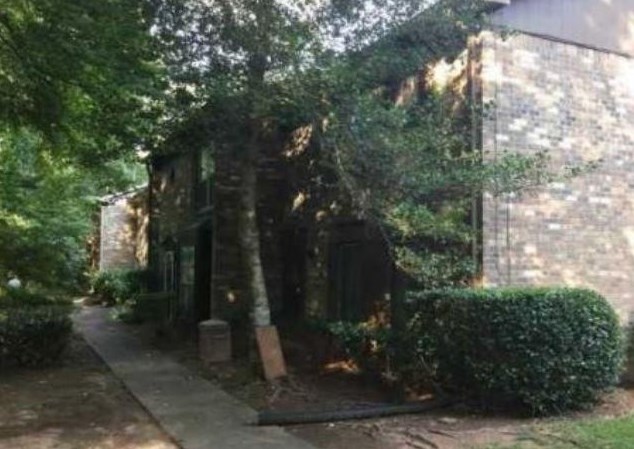 718 Garden View Dr, Stone Mountain, GA 30083