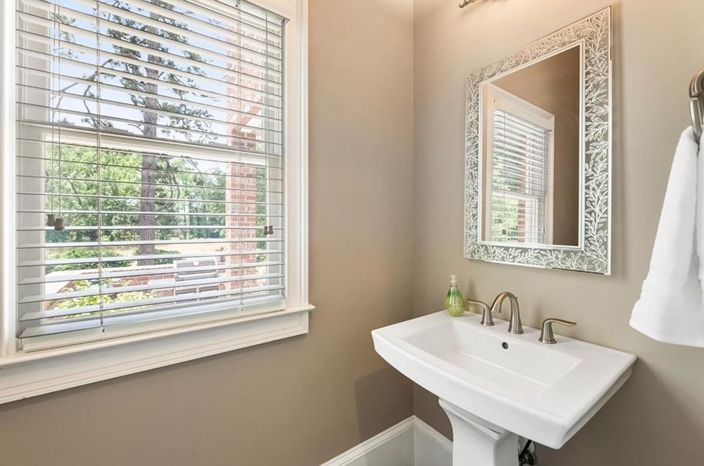 1133 Wimberly Rd, Atlanta GA  30319-2636 exterior