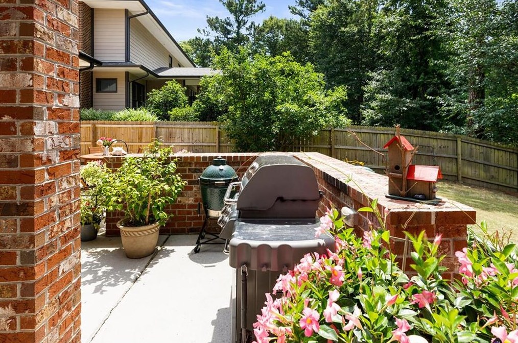 1133 Wimberly Rd, Atlanta GA  30319-2636 exterior