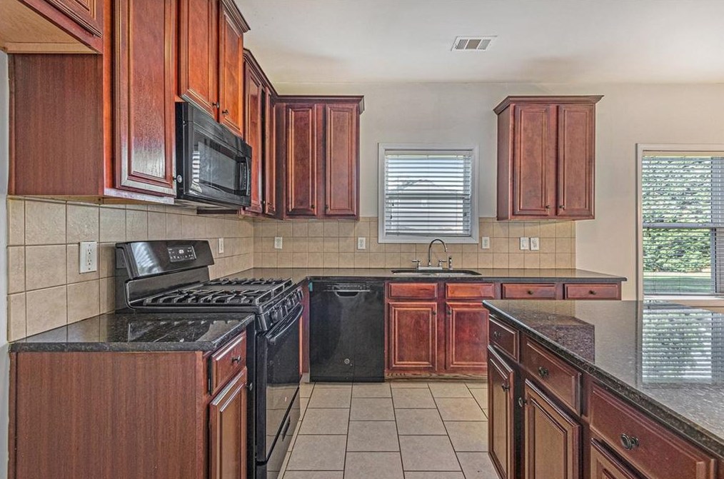 7969 Hawks Nest, Lithia Springs, GA 30122
