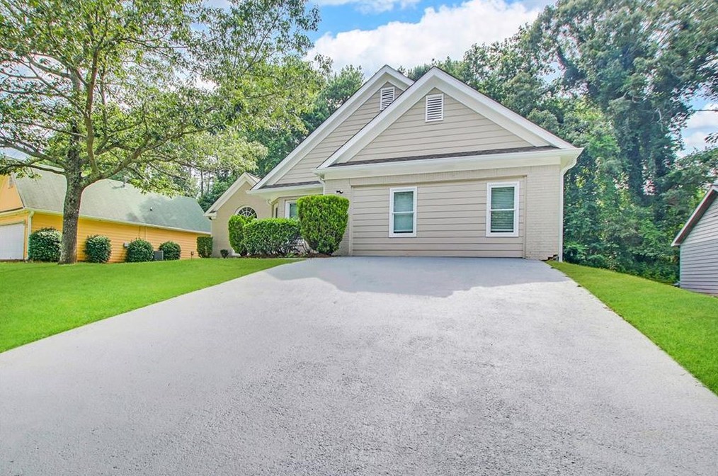 802 Fox Valley Dr, Stone Mountain, GA 30088