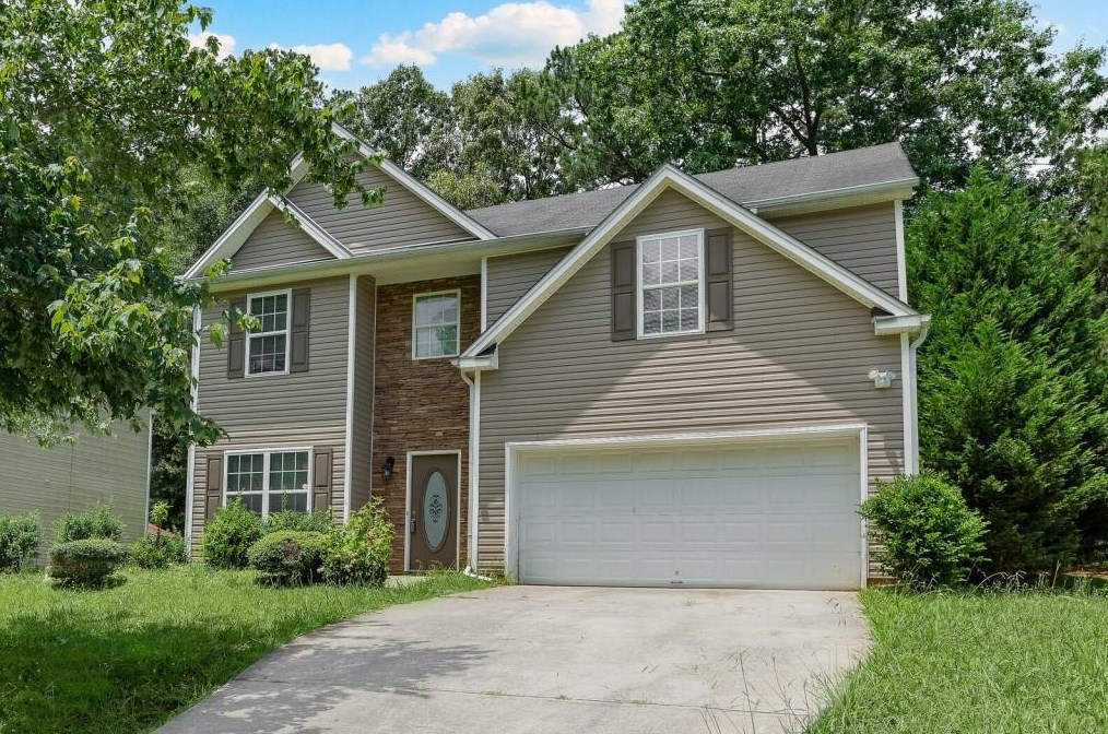 5429 Rock Lake Dr, Atlanta, GA 30349-8906