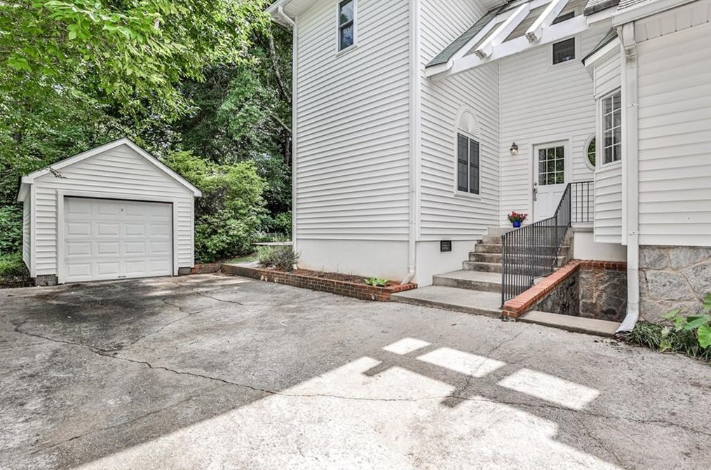 332 Lamont Dr, Decatur GA  30030-2343 exterior