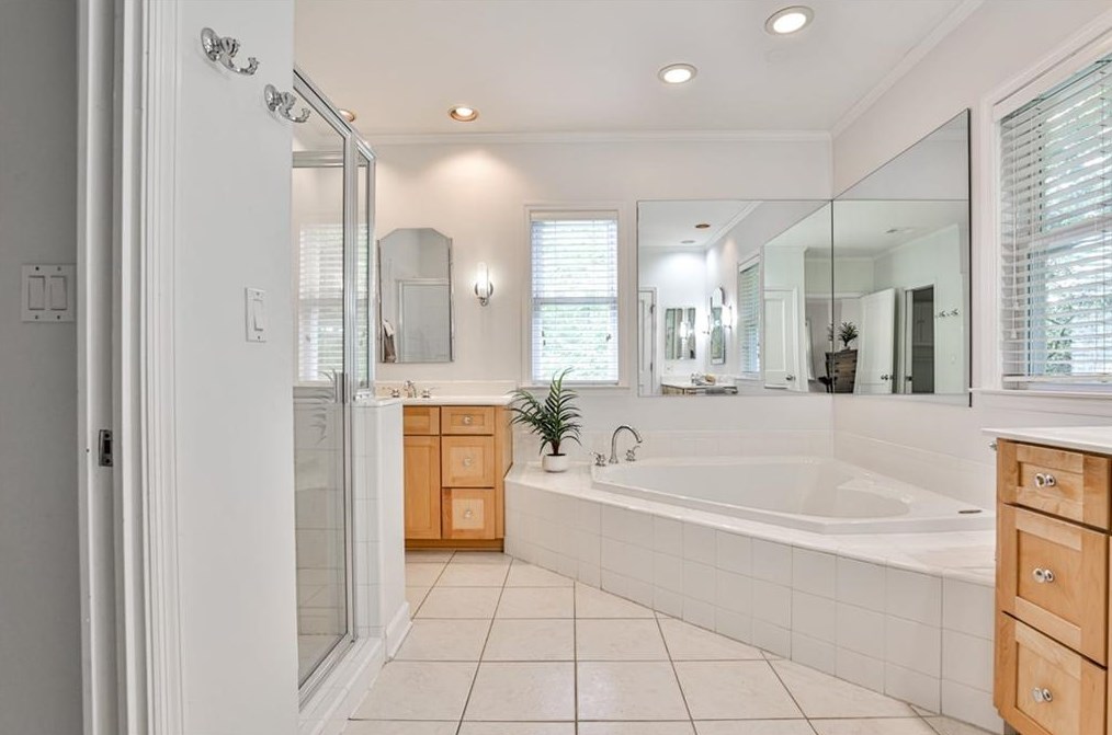 332 Lamont Dr, Decatur GA  30030-2343 exterior