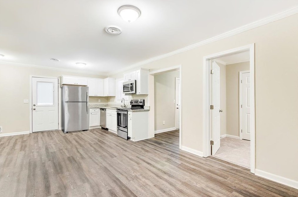 3873 Hilda Cir, Decatur GA  30035-1106 exterior