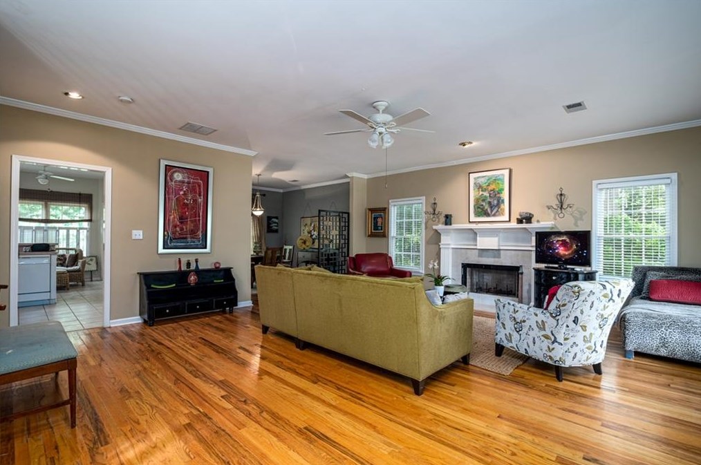 585 Orchard Ct, Atlanta GA  30312-2945 exterior
