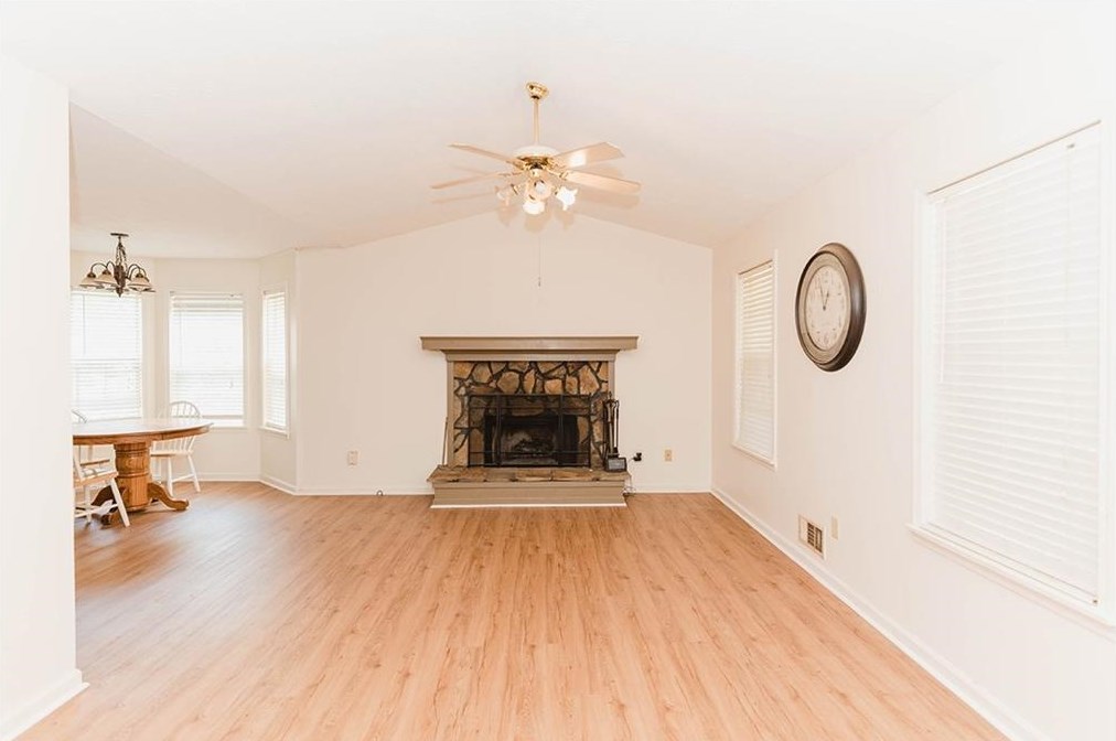 180 Emerald Pines Dr, Dallas, GA 30157-8523