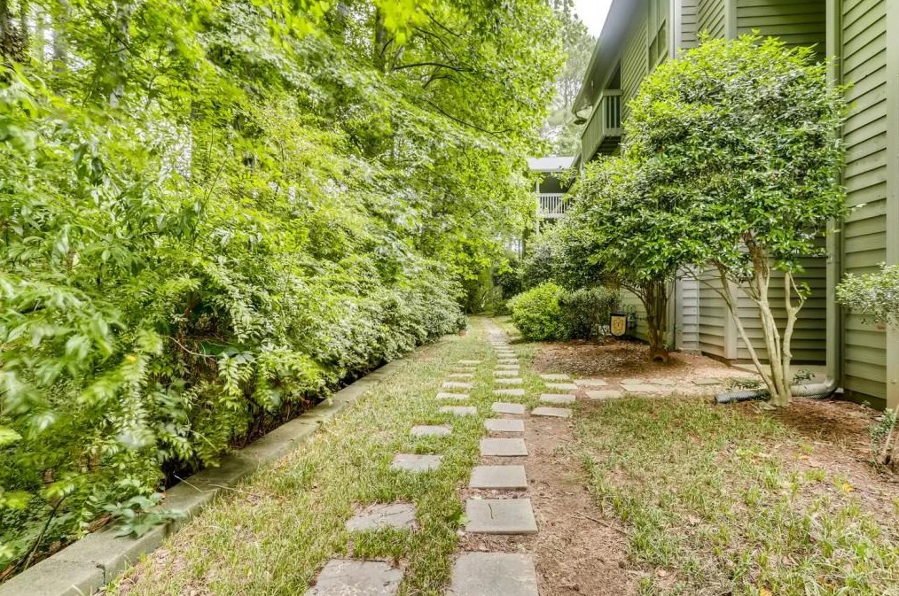 1408 Tuxworth Cir, Decatur GA  30033-5621 exterior