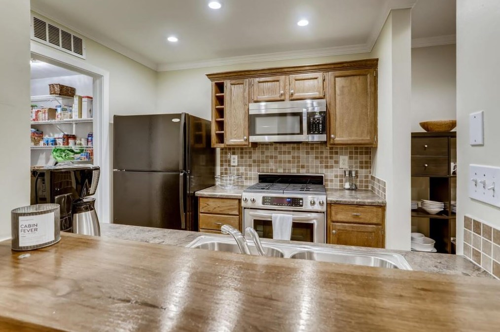 1408 Tuxworth Cir, Decatur GA  30033-5621 exterior