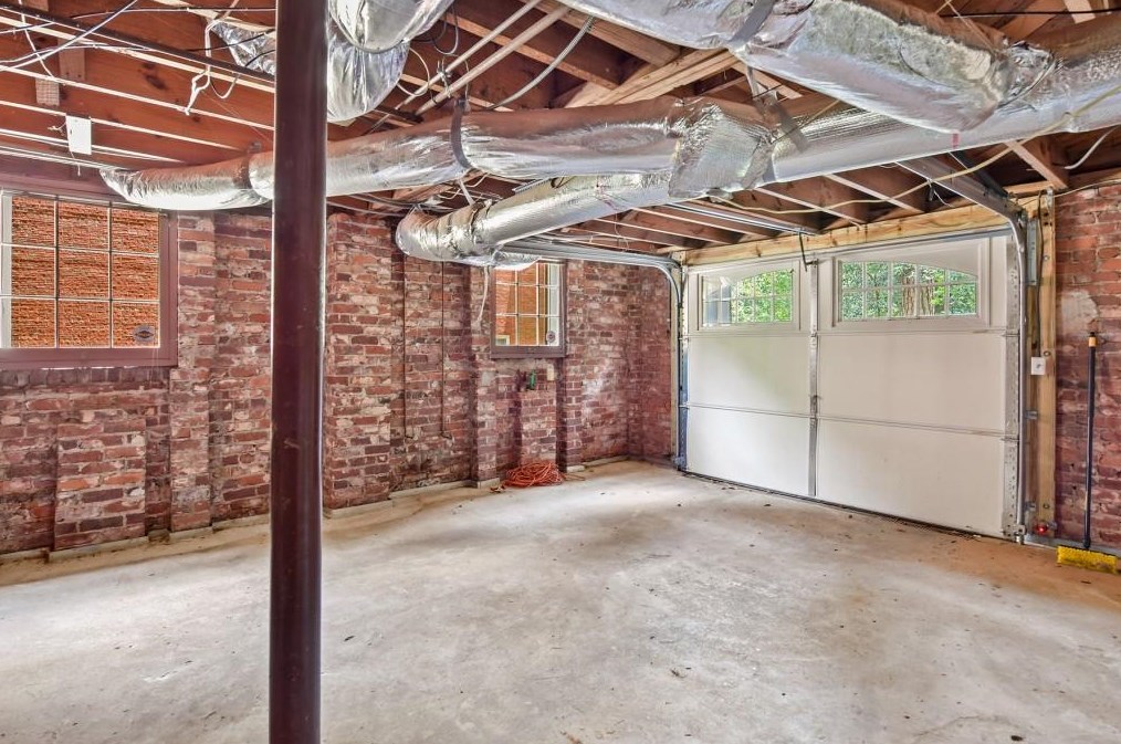 883 Wildwood Rd, Atlanta GA  30324-4911 exterior