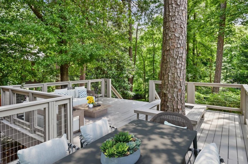 883 Wildwood Rd, Atlanta GA  30324-4911 exterior