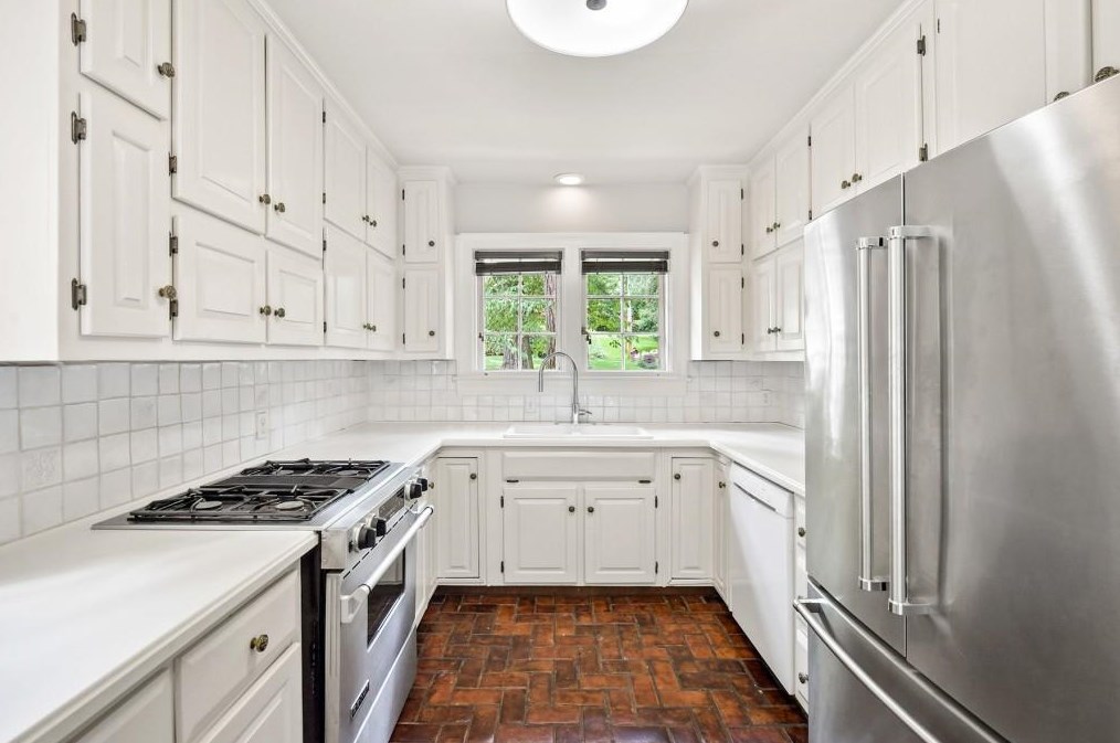 883 Wildwood Rd, Atlanta GA  30324-4911 exterior