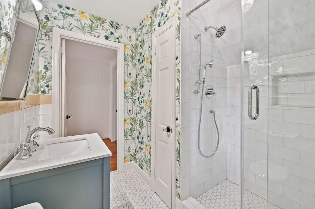 883 Wildwood Rd, Atlanta GA  30324-4911 exterior